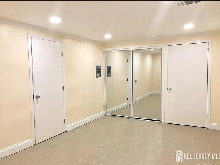 1 Mochen Ct — Photo 18