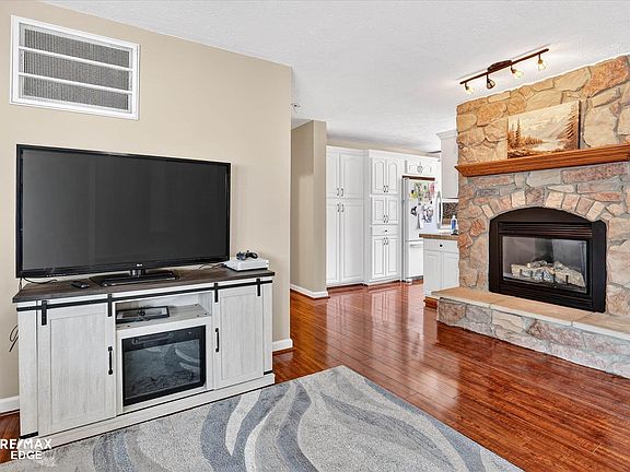 5th image of 6385 Mayville Rd