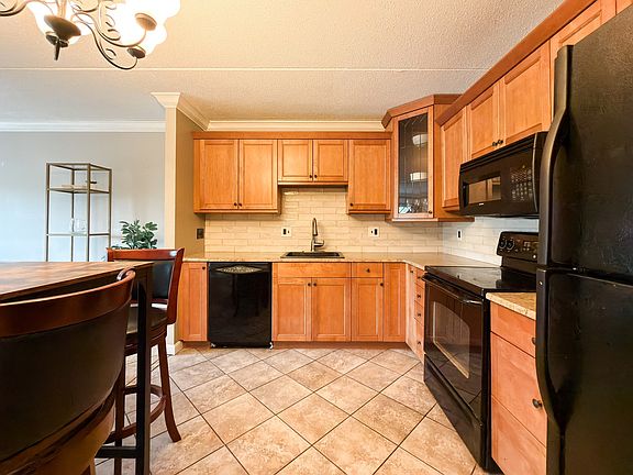 4th image of 80 N Warren St APT 37