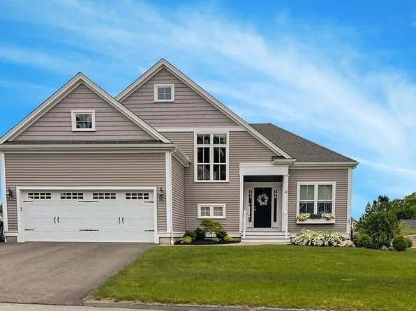 46 Rockwood Ln #46, Upton, MA 01568