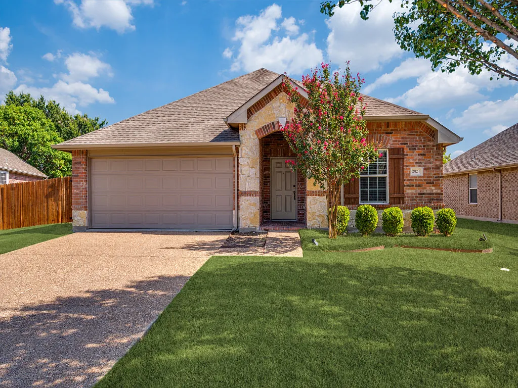 4 bed, 2093 sqft, $2,500 — Photo 4
