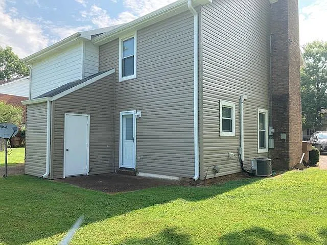 2 bed, 1.5 bath, 1020 sqft, $1,600 — Photo 2