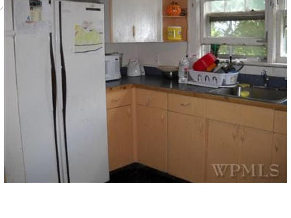 2nd image of 224 High St #1