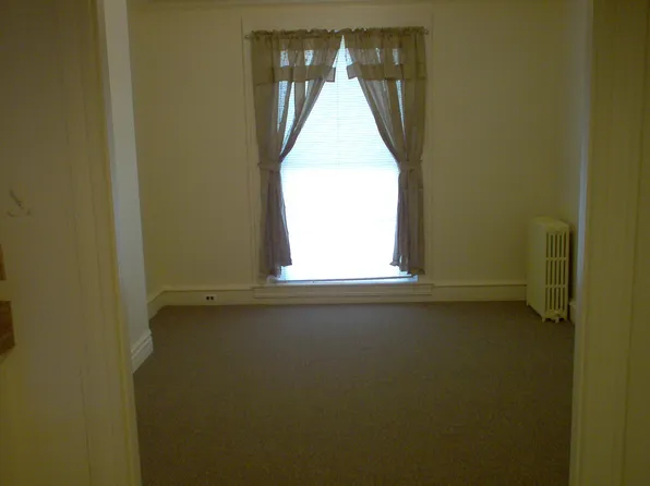 208 Cedar St, Bristol, PA 19007