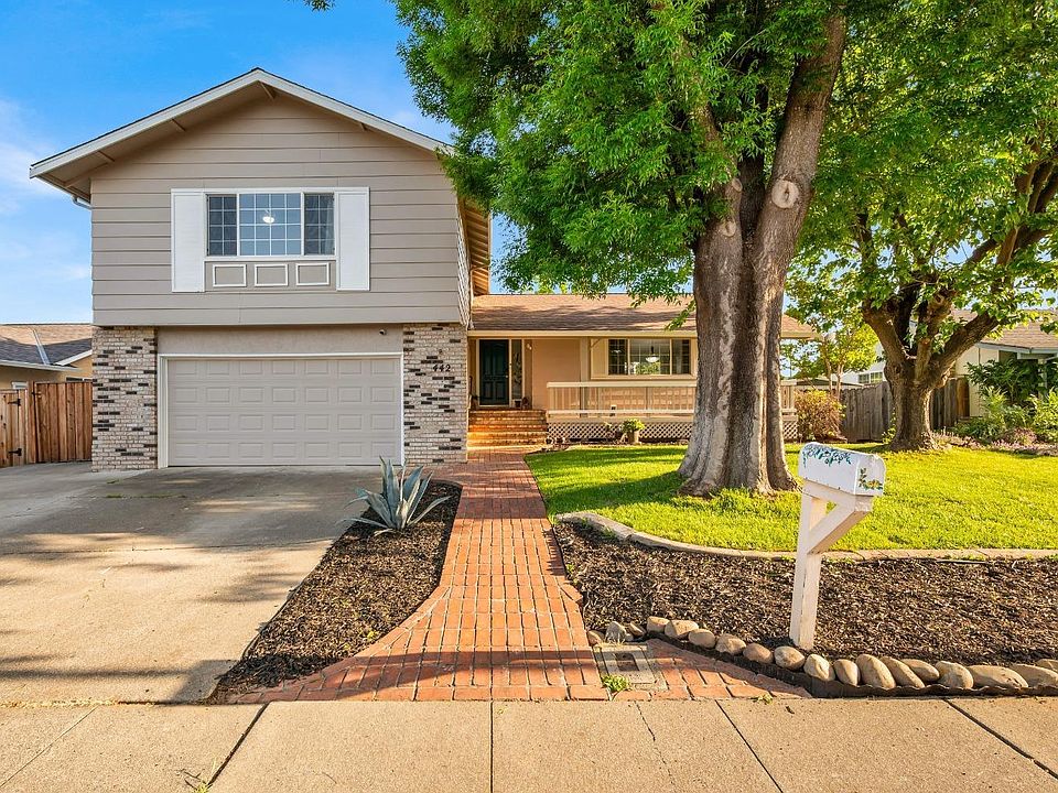1st image of 442 Cordoba Ln