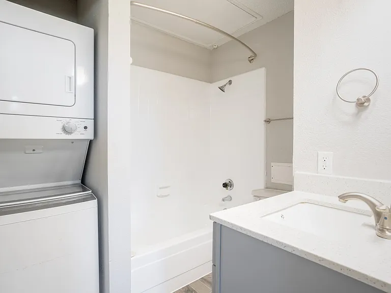 Ronan Apartment Homes — Photo 60
