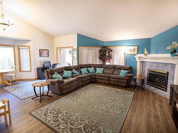 3rd image of 14607 SE Creekside Dr