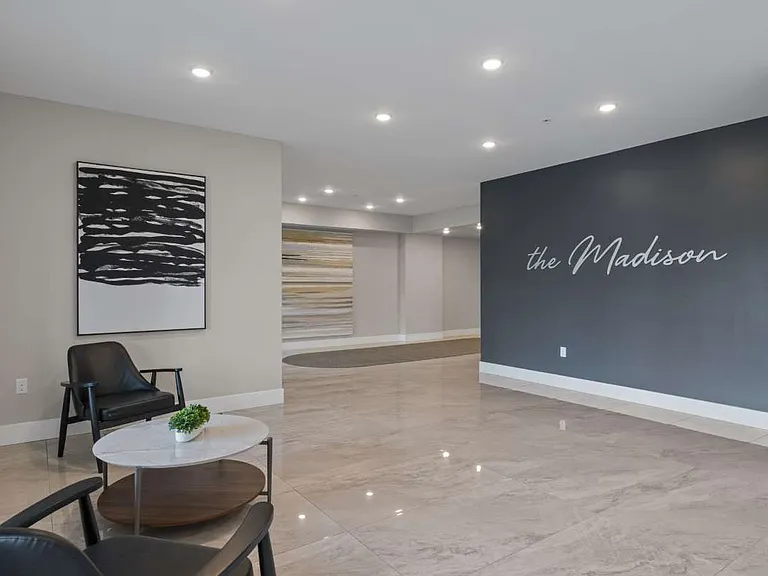 24 Farringdon Way — Photo 4