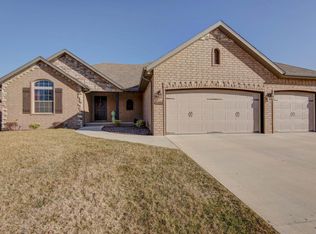 3135 W High Point St, Springfield, MO 65810
