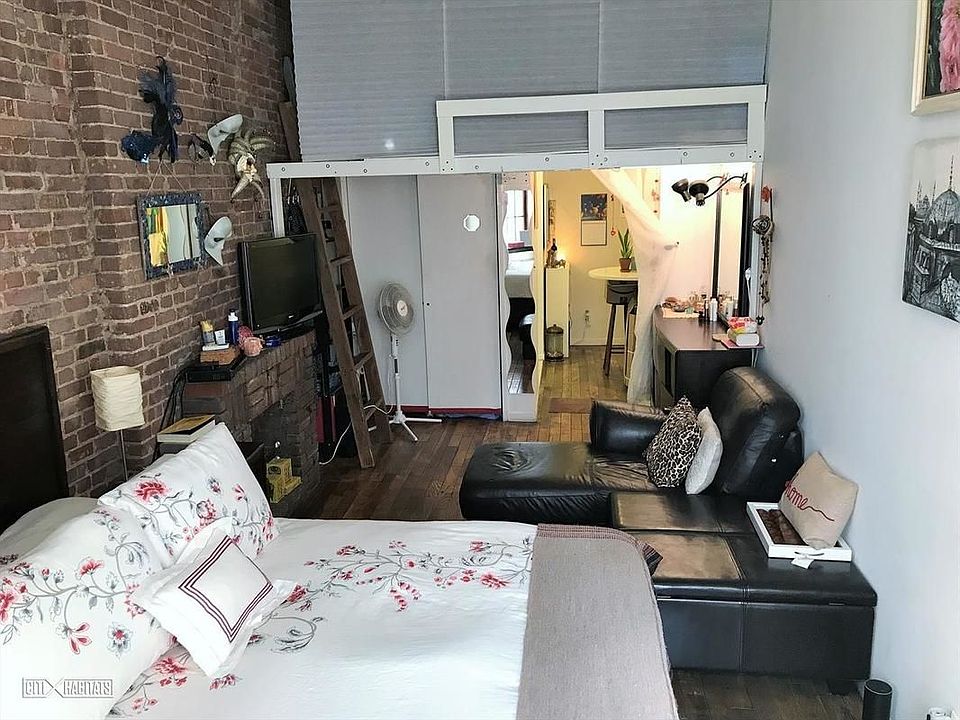 2nd image of 15 W 82nd St APT 4C