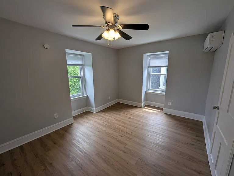 48 E Washington Ln #3F — Photo 6