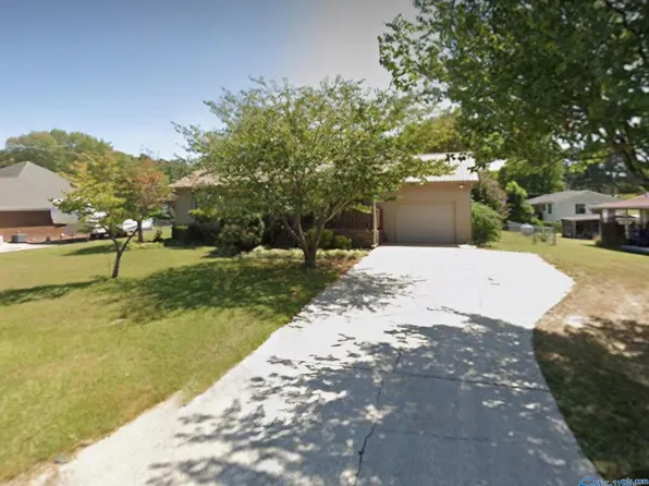 212 Golfview Dr NE, Arab, AL 35016