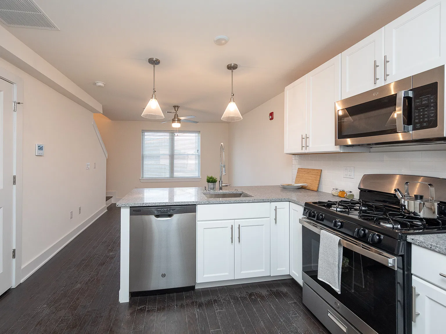 2435 N Front St — Photo 3