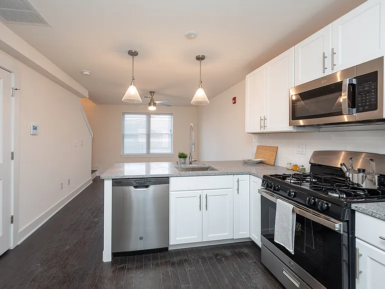 2445 N Front St #3 — Photo 7