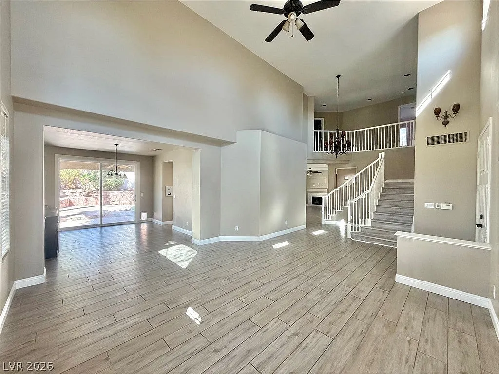 5 bed, 3.5 bath, 3316 sqft, $3,750 — Photo 3