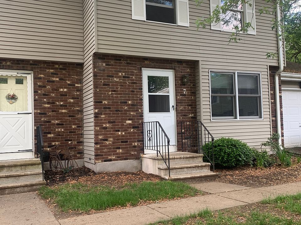 1st image of 7 Saint Marc Cir #B