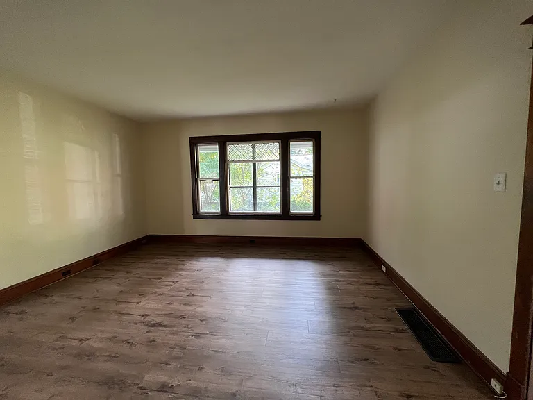 1221 Summit St — Photo 44