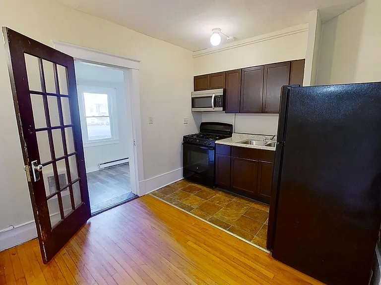 568 Park Ave #2 — Photo 7