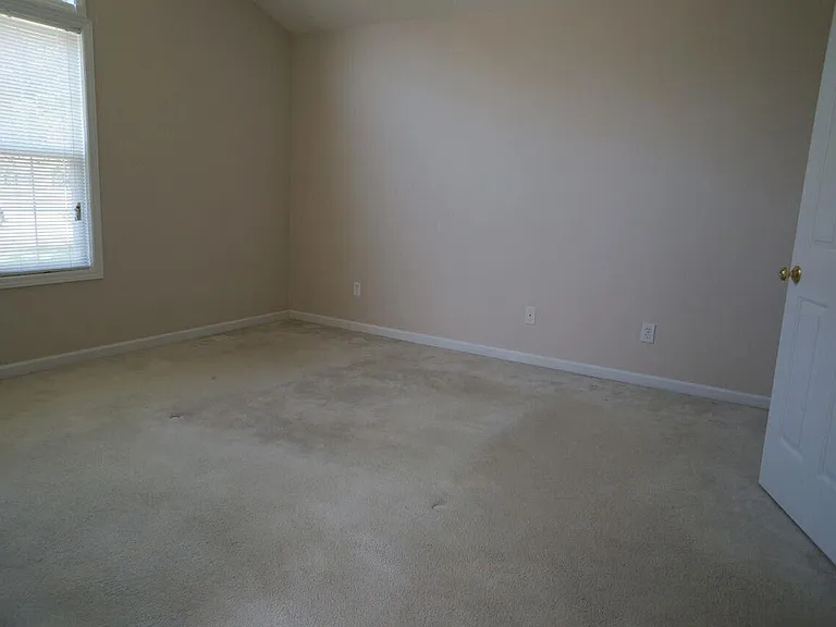 100 Halle Ct — Photo 11