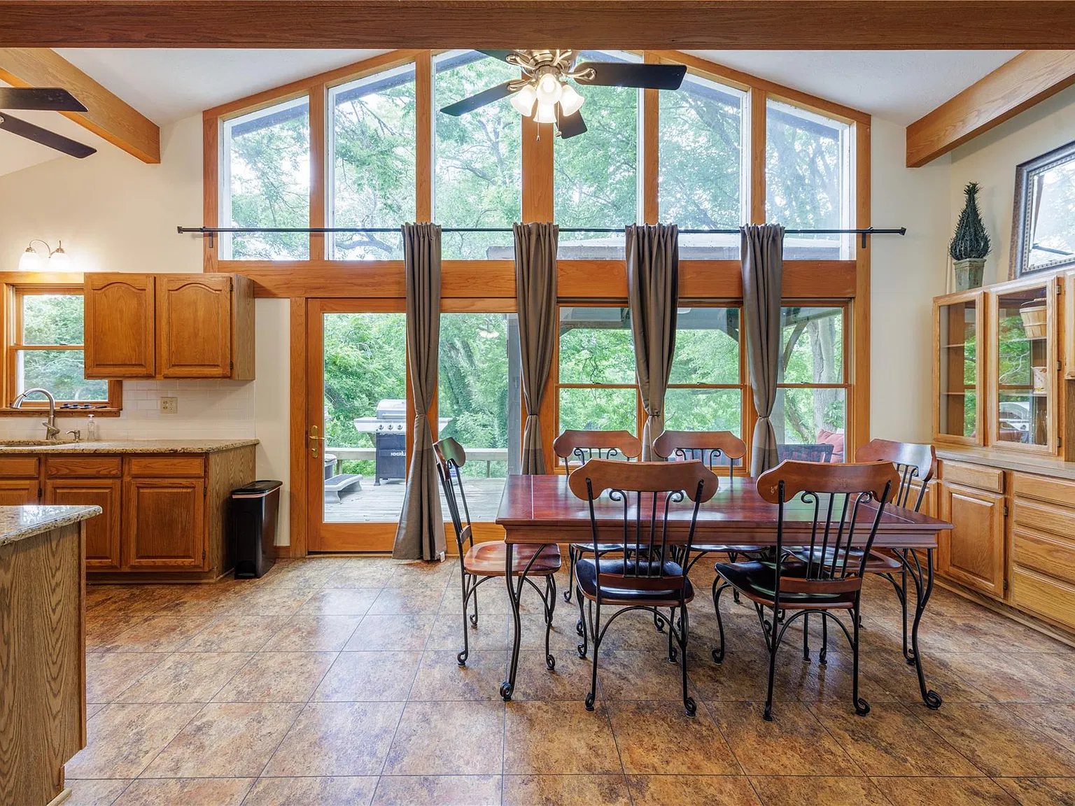 2 bed, 2.0 bath, 1444 sqft, $2,100 — Photo 3