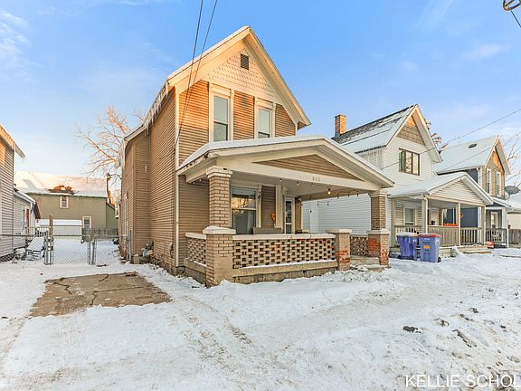 3rd image of 560 Lane Ave NW