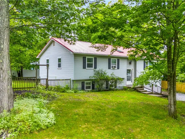 118 Overlook Dr, Cobleskill, NY 12043