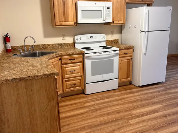 13 Kelly St APT D, Benton, ME 04901