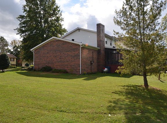 4th image of 38 Forest Hill Dr