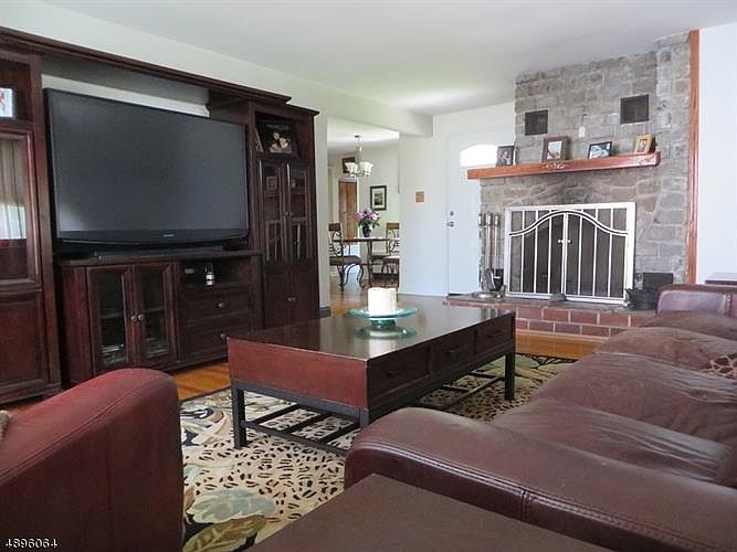 1st image of 129 Brunswick Ave