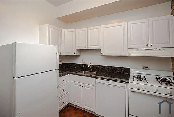 2nd image of 1251 W Belden Ave #59