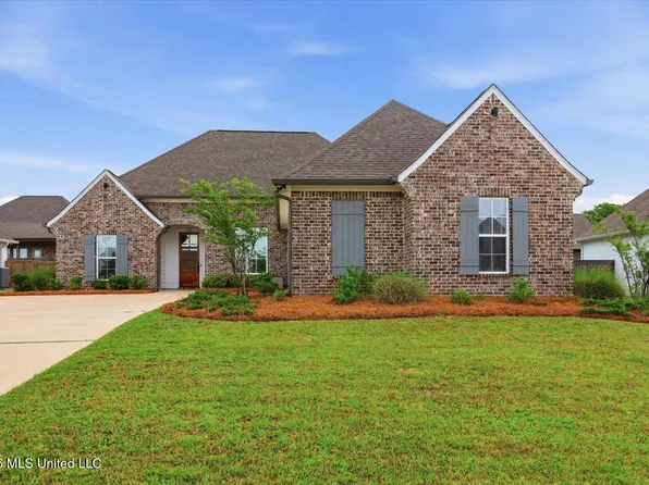 102 Sweetbriar Ct, Canton, MS 39046