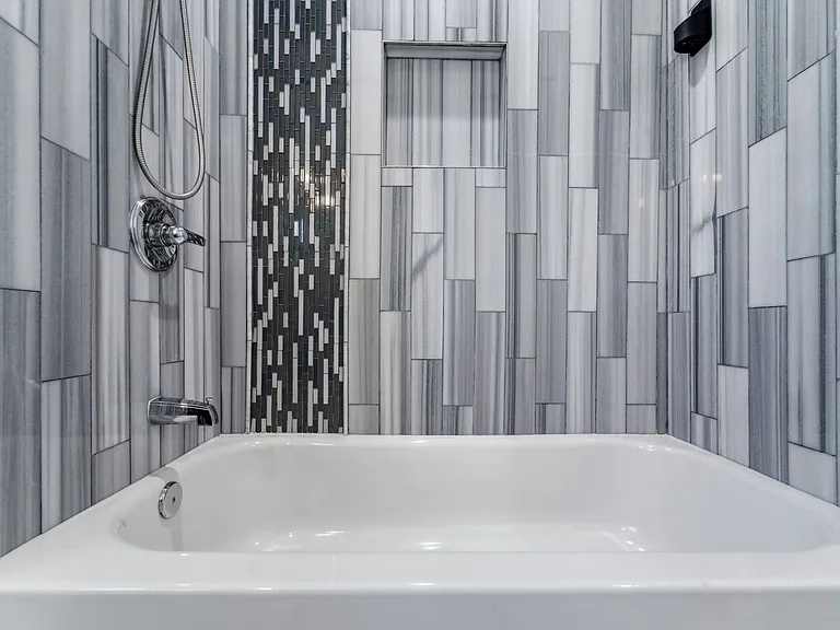2122 S Highland Ave — Photo 17