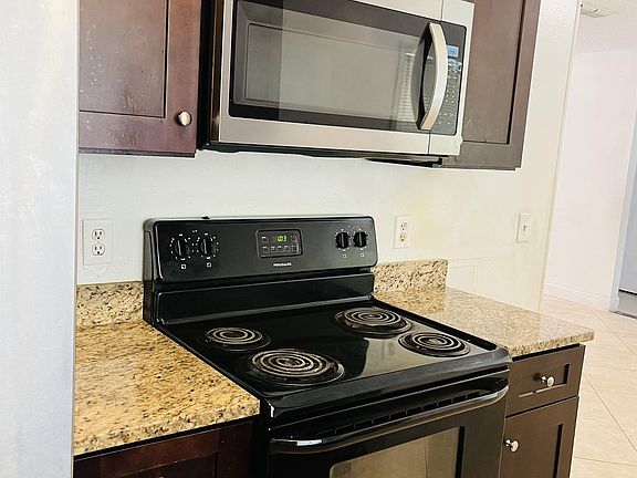 4th image of 2076 Hartford Pl