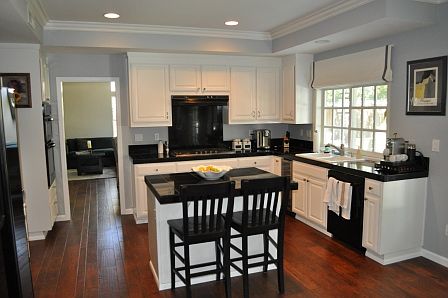 4th image of 302 Bonaire Ct