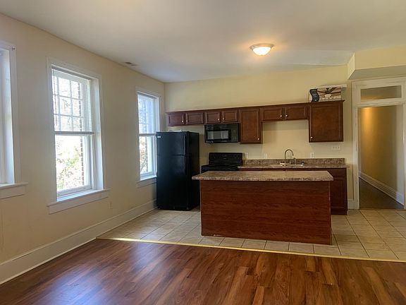 3rd image of 2818 Barton Ave APT 4
