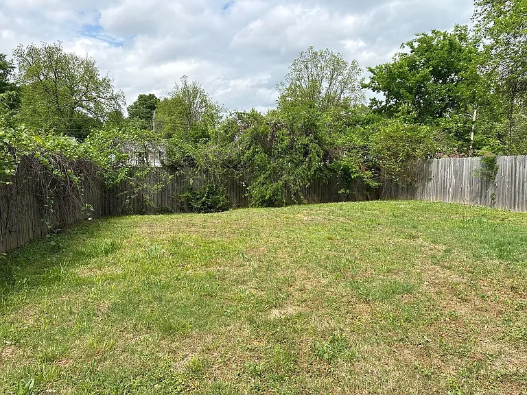 1408 Effie Rd — Photo 3