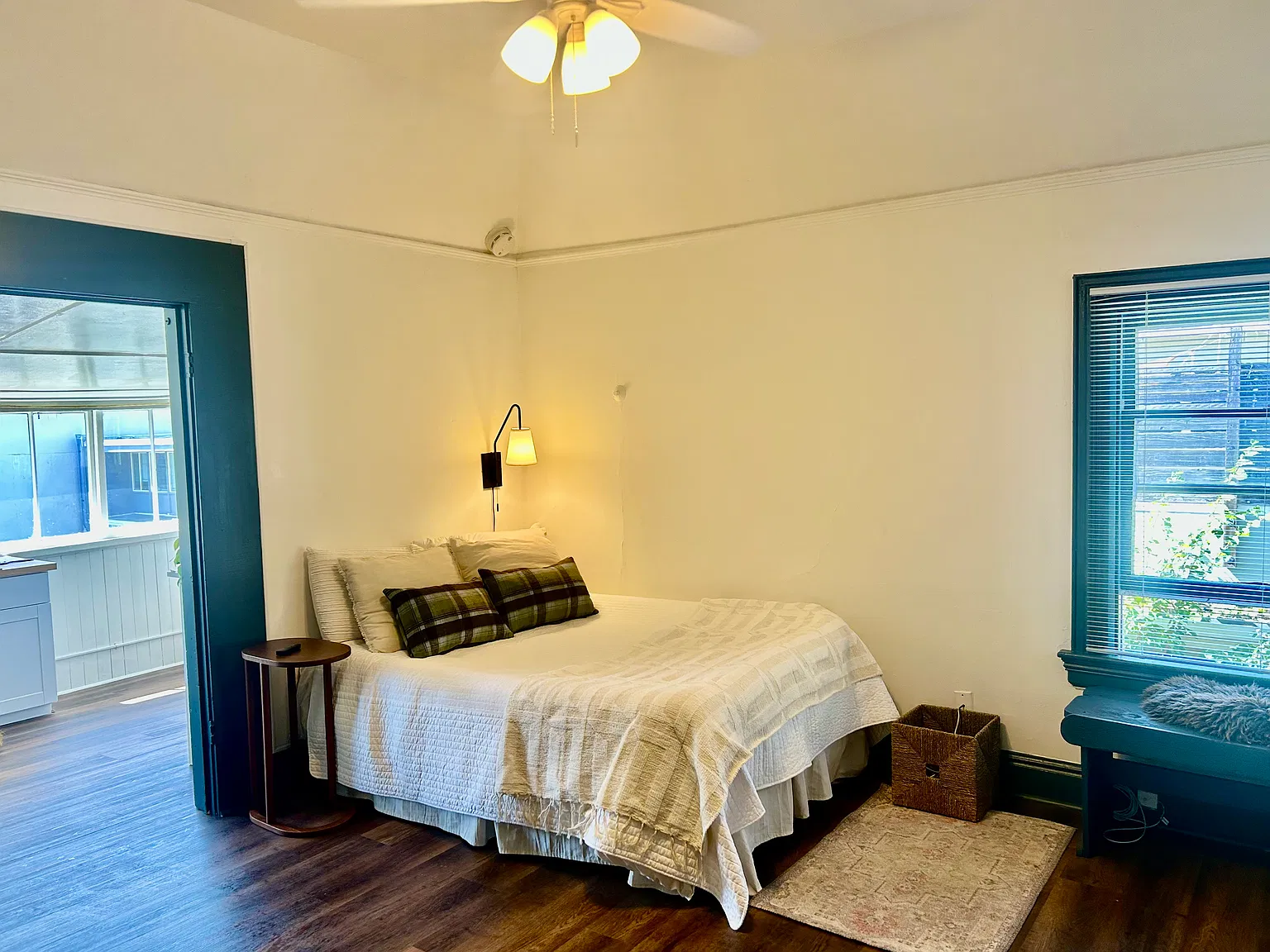 Studio, 450 sqft, $1,900 — Photo 3