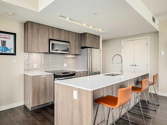 3rd image of 626 14th Ave SW #905