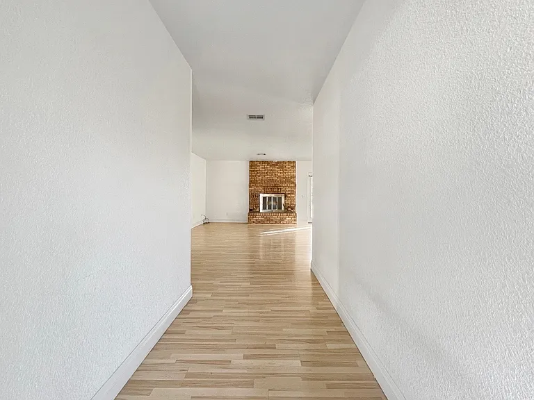 871 Montera Ln — Photo 2