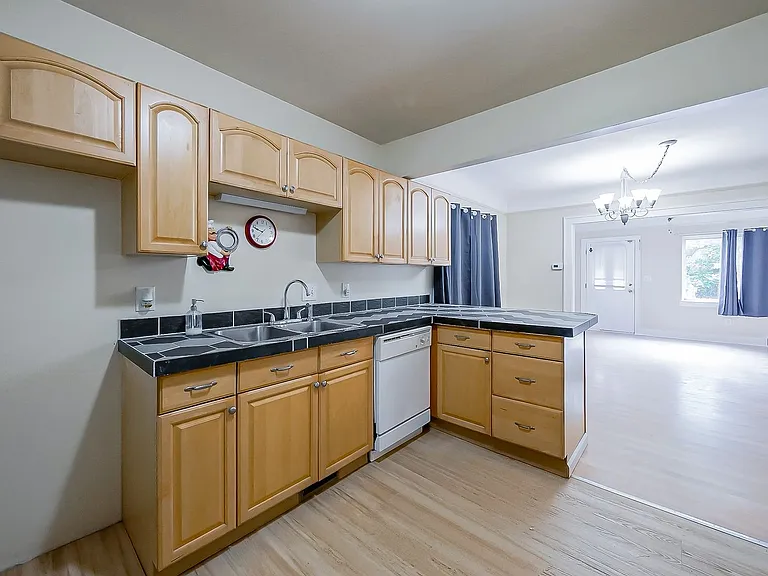 358 S Marshall St — Photo 2