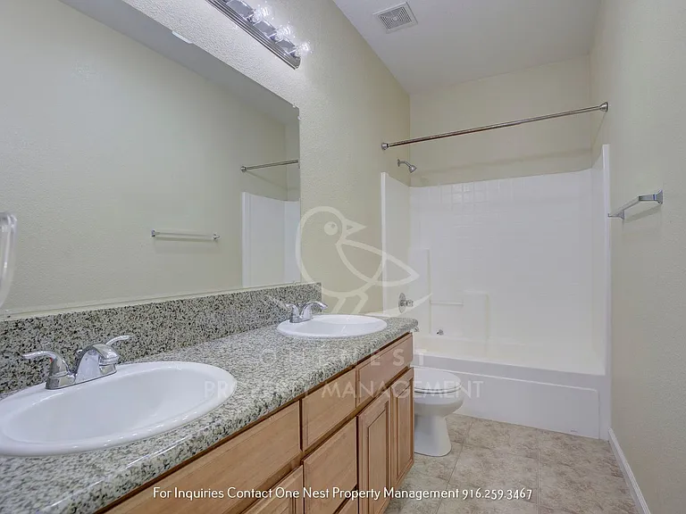 1746 Barney Ave — Photo 15