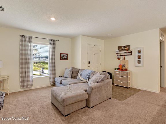 5th image of 1207 Waffle St SE
