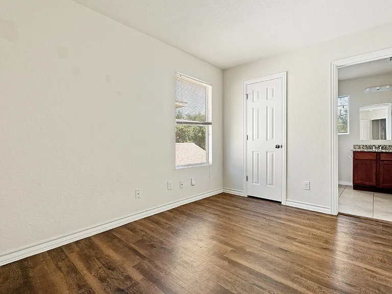 4915 Appleseed Ct — Photo 17