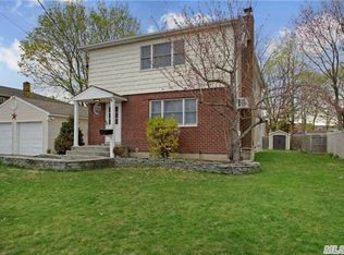 28 Lexington Ave, Bethpage, NY 11714