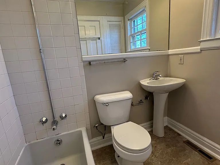 653 Montclair Dr — Photo 7