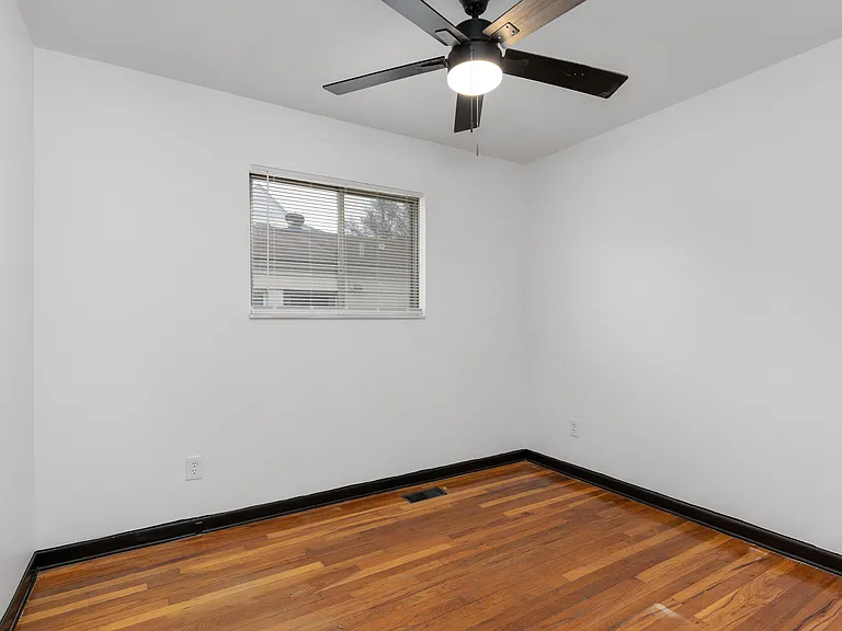 22538 Brittany Ave — Photo 11