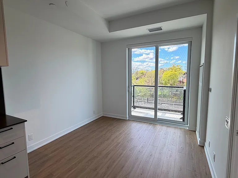 1660 Bloor St W #417 — Photo 2