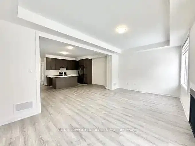 4 bed, $2,900 — Photo 2