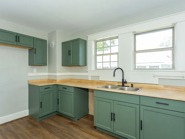 2715 Avenue H — Photo 15