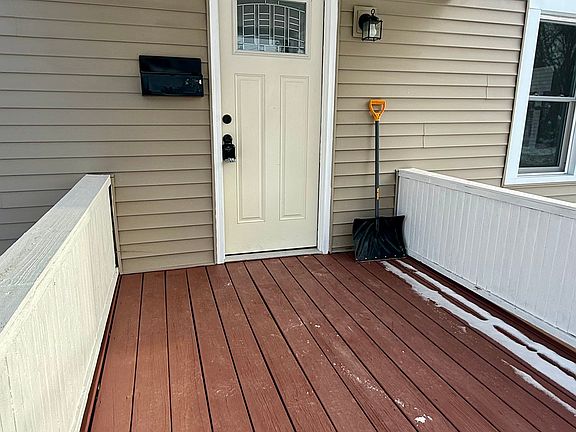 3rd image of 173 Bay St #1